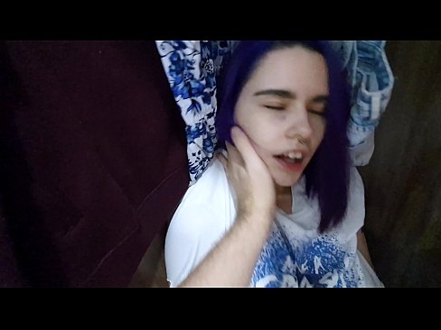 ❤️ Natagpuan ang aking kapatid na babae sa aparador at tinulungan ang kanyang cum ❤❌ Porno vk sa amin ﹏